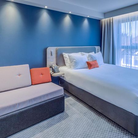 Holiday Inn Express - Fleet By Ihg Dış mekan fotoğraf
