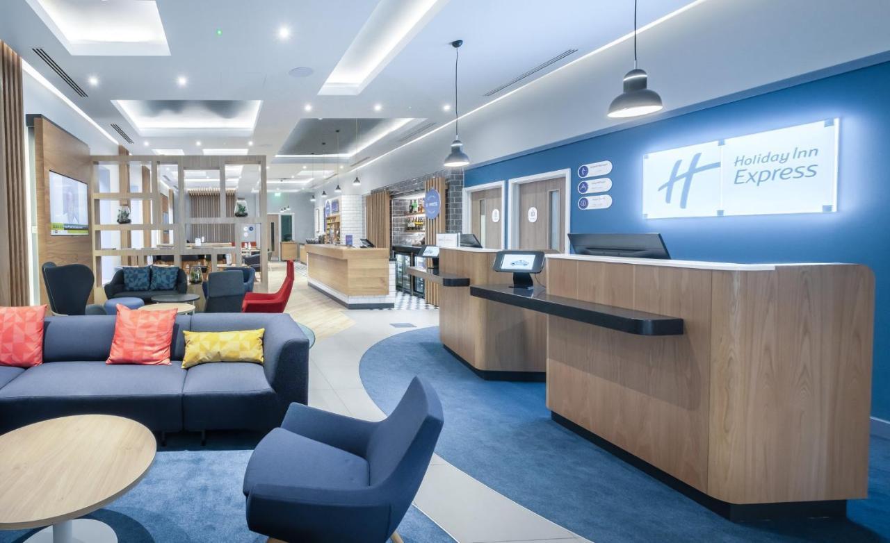 Holiday Inn Express - Fleet By Ihg Dış mekan fotoğraf