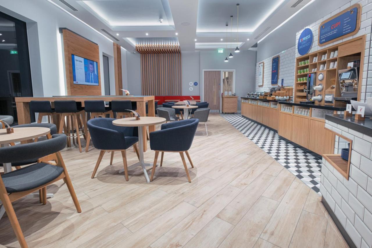 Holiday Inn Express - Fleet By Ihg Dış mekan fotoğraf