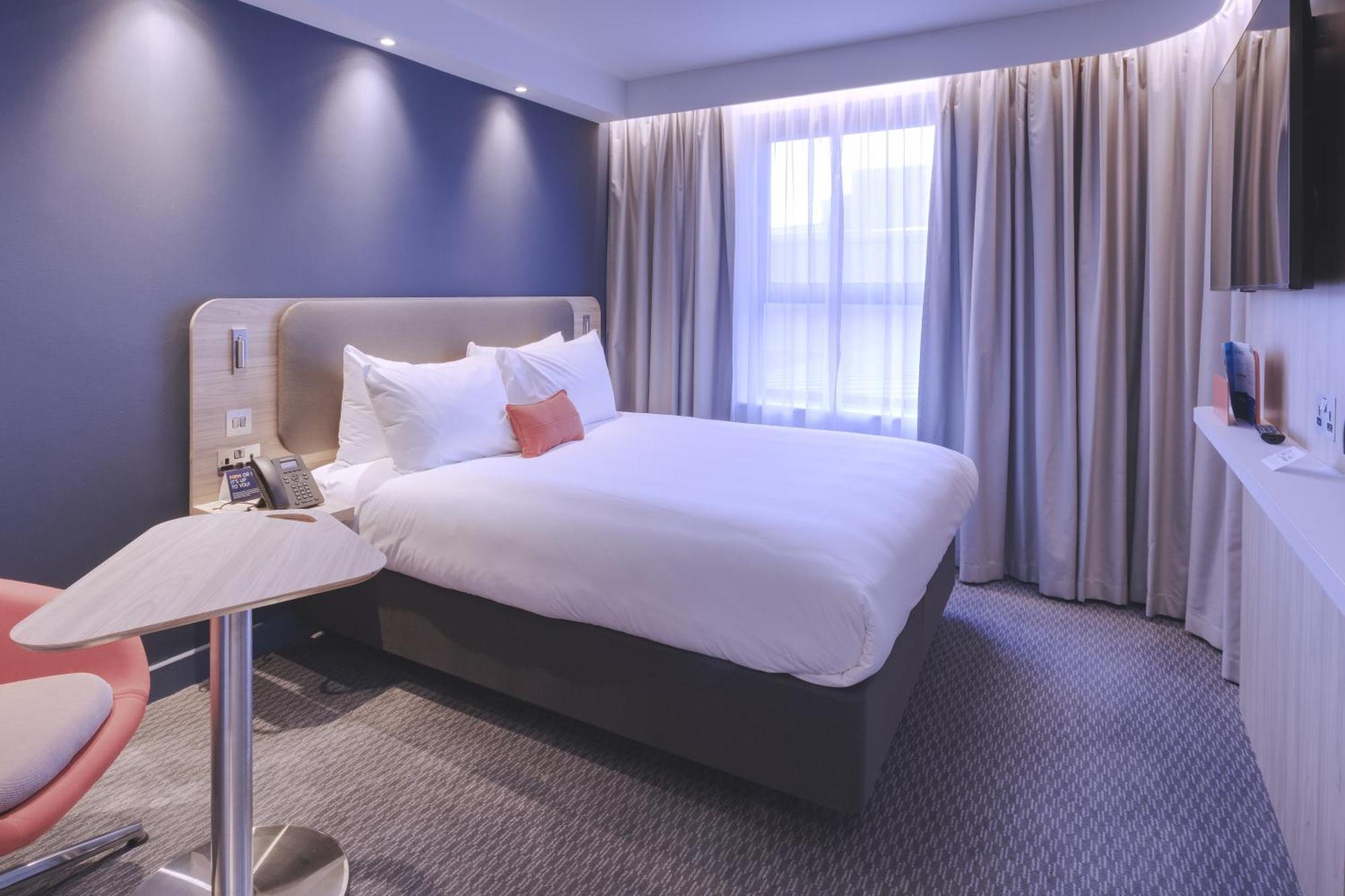 Holiday Inn Express - Fleet By Ihg Dış mekan fotoğraf